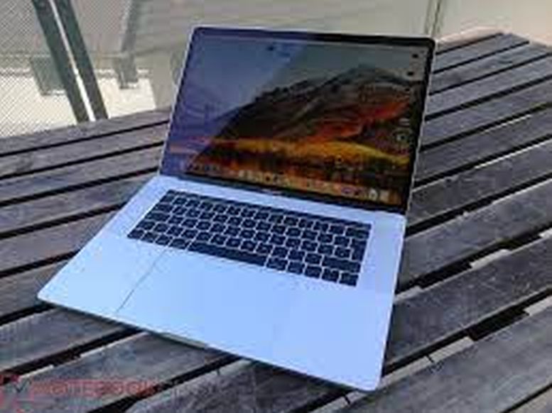 MacBook Pro Core i7 22 15 Touch2018 (1)