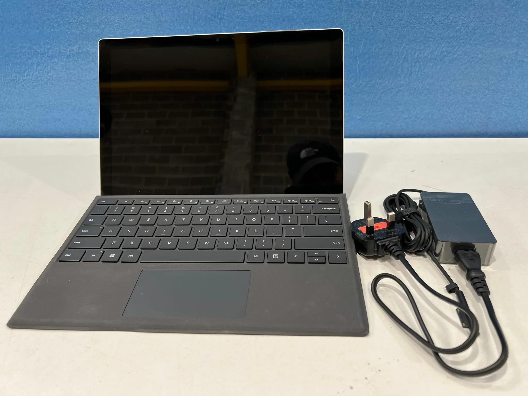 Microsoft Surface Pro 5 (128GB SSD, 4GB RAM, Intel Core i5 2.6GHz, Wifi)  (Manufacturer Used)
